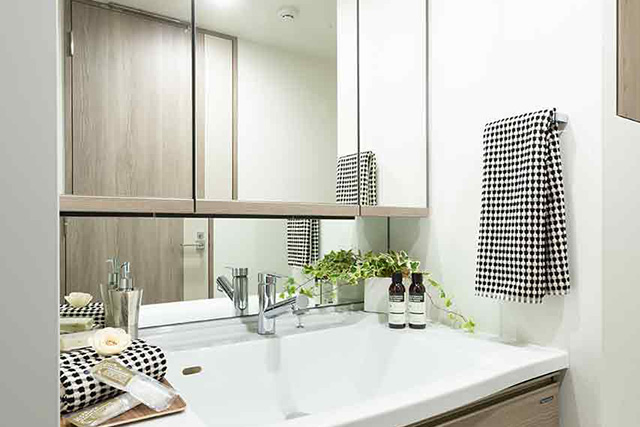 POWDER ROOM